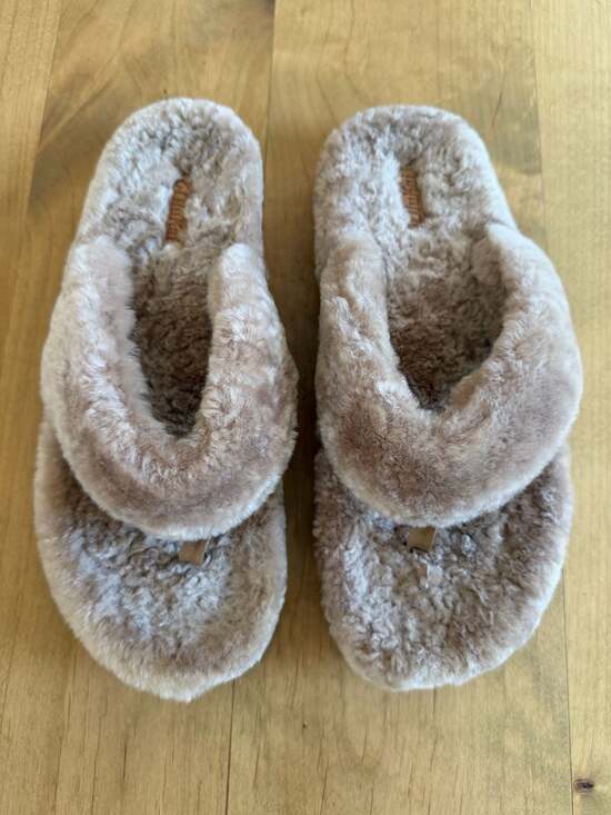 OluKai Shoes - OluKai Kipe'a Heu Women's Shearling Flip Flop Slippers Size US 9